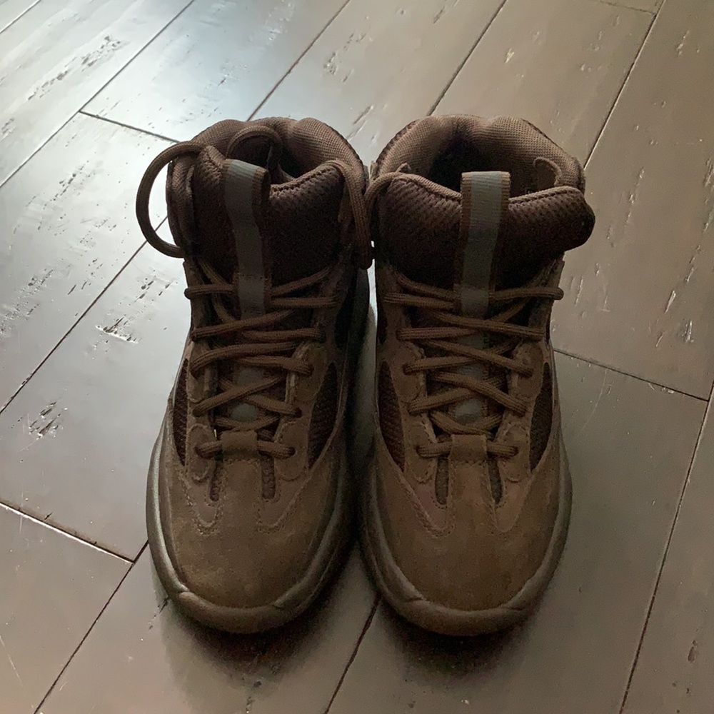 Yeezy Wmns Season 7 Desert Boot ‘oil’ - Picture 8 of 8